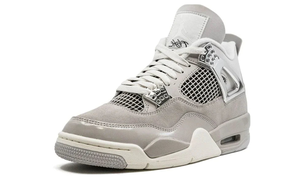 Air Jordan 4 Frozen Moments 